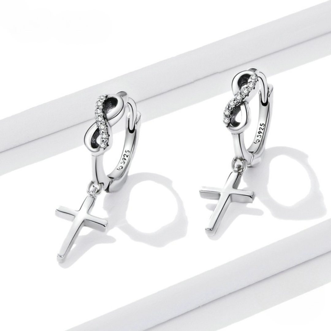 Brinco Cruz com Zircônia — prata 925
