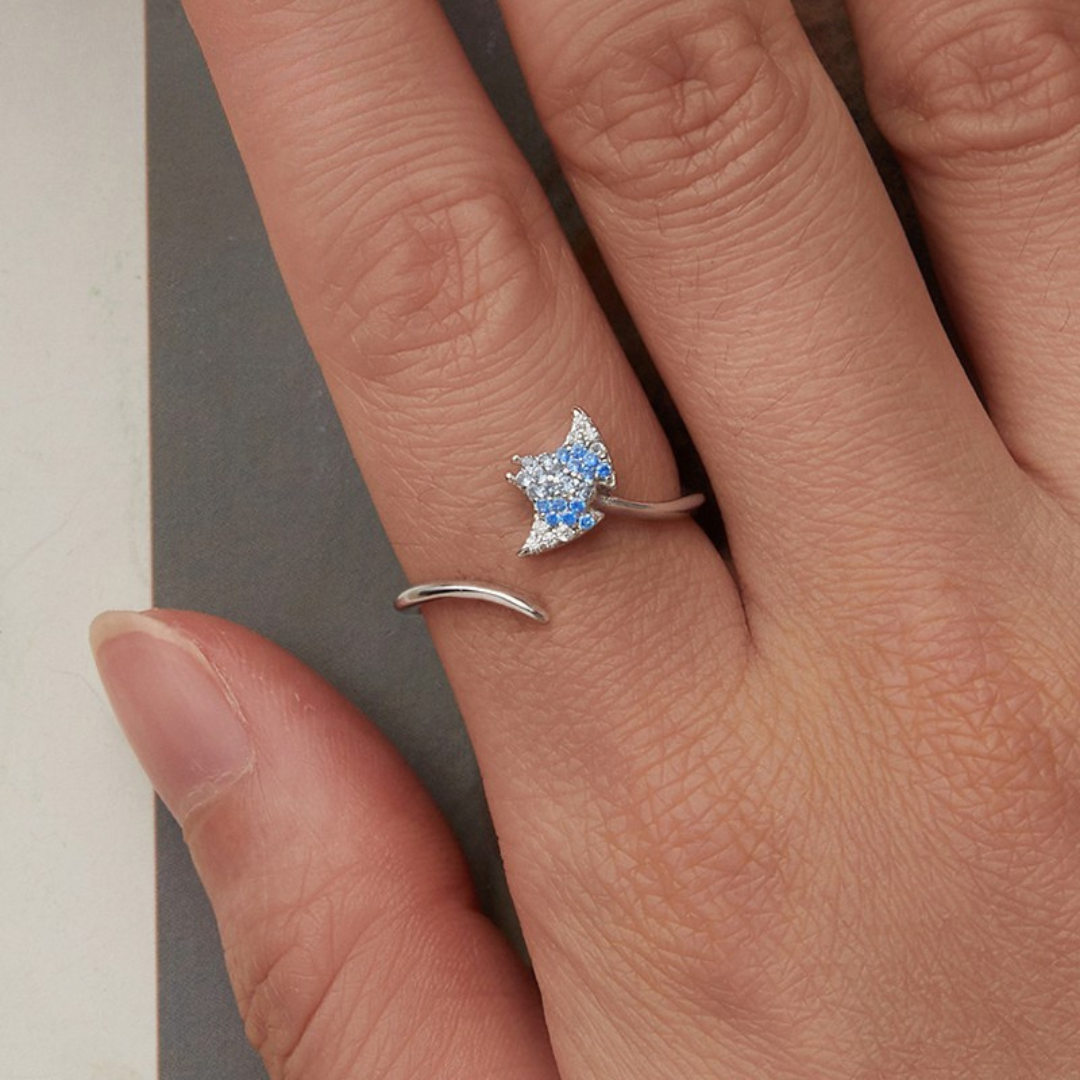 Anel Manta Peixe com Zircônia Azul em prata 925