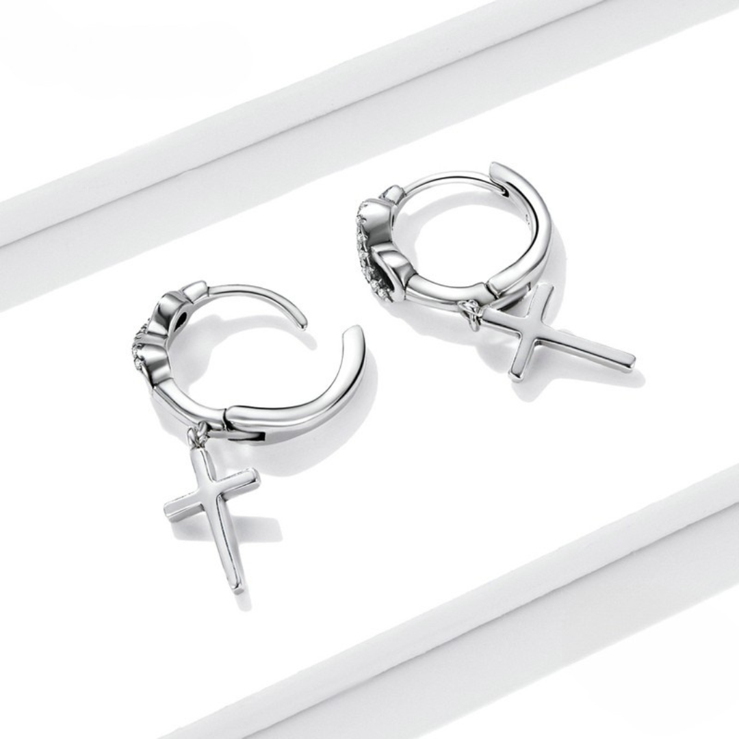 Brinco Cruz com Zircônia — prata 925