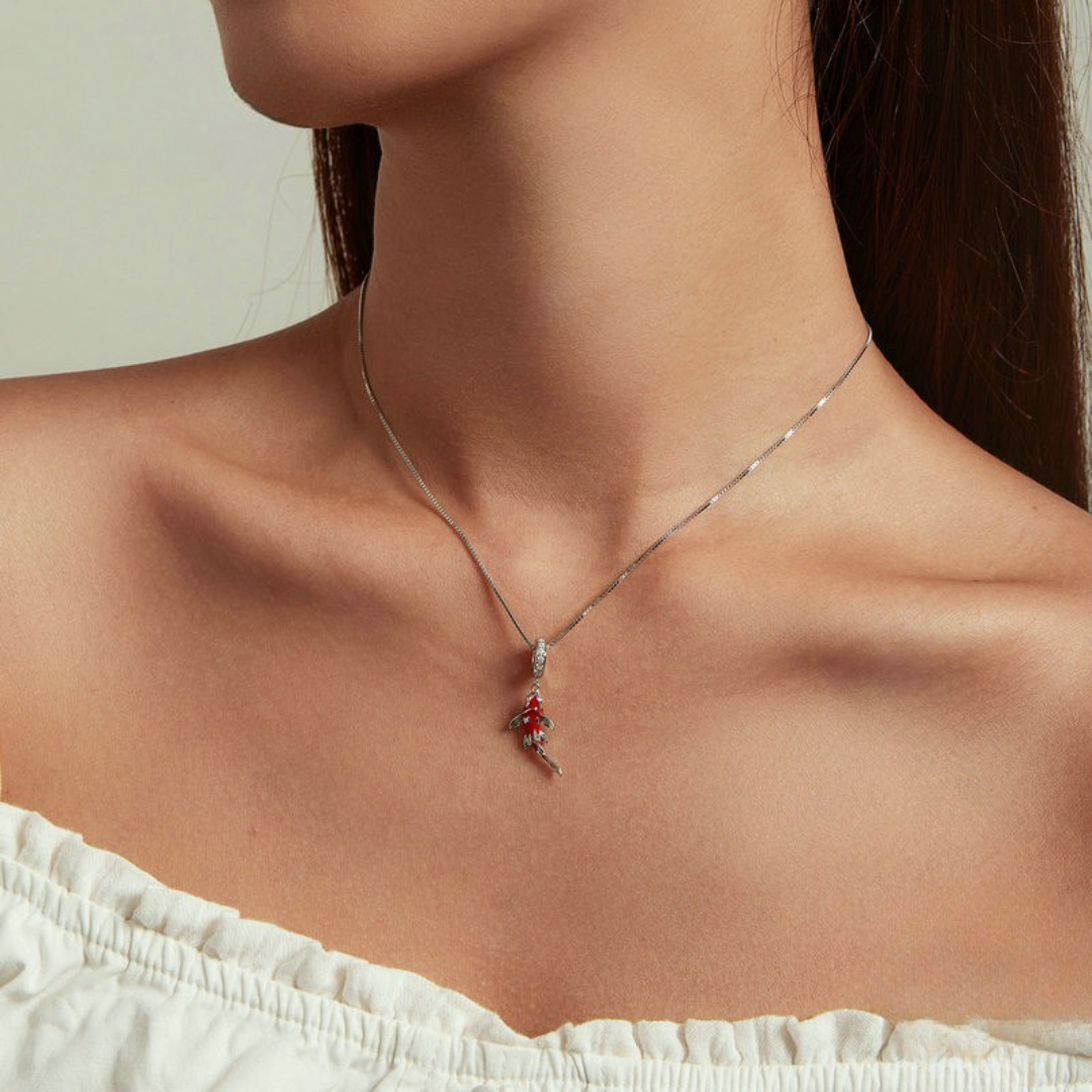 Colar Peixe Koi com Esmalte Vermelho em prata 925