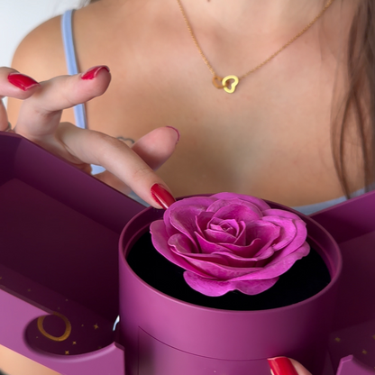 Caixa com Rosa Eterna & Colar Coração Personalizado