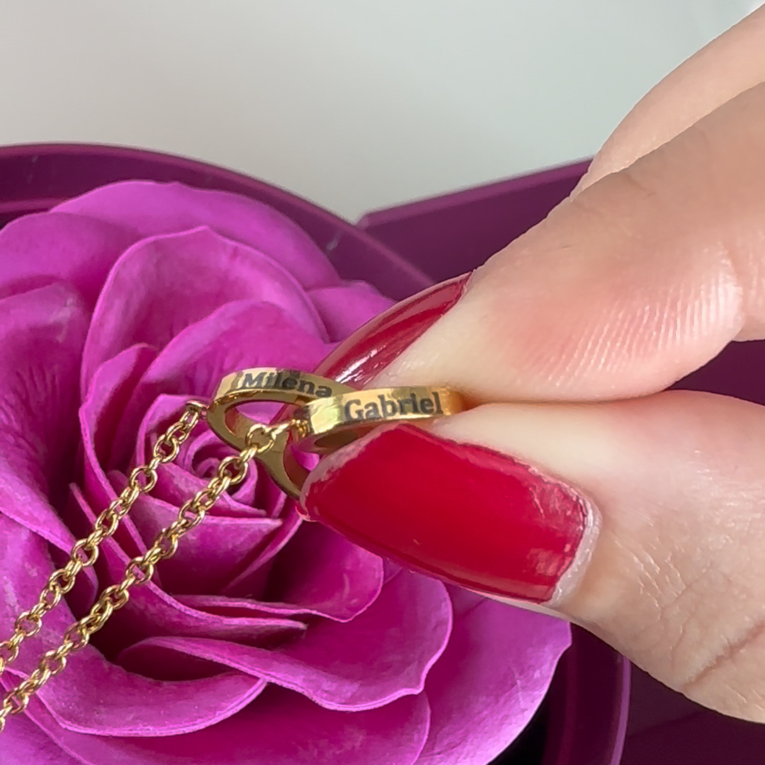 Caixa com Rosa Eterna & Colar Coração Personalizado